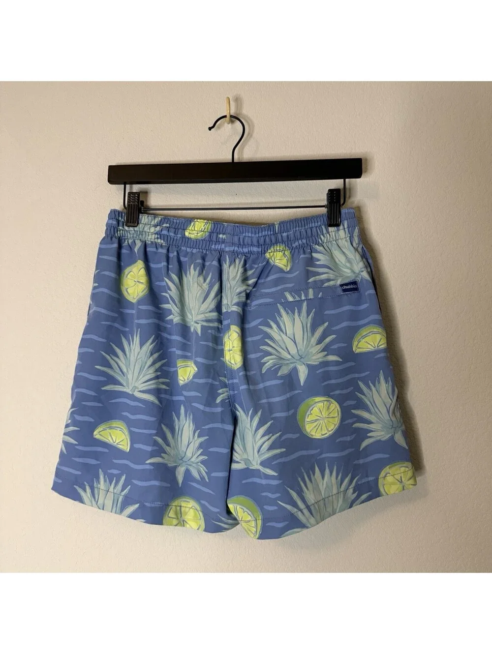 Chubbies Swim Trunks Medium 5.5” Inseam Blue Pineapple Lime Print Lined
